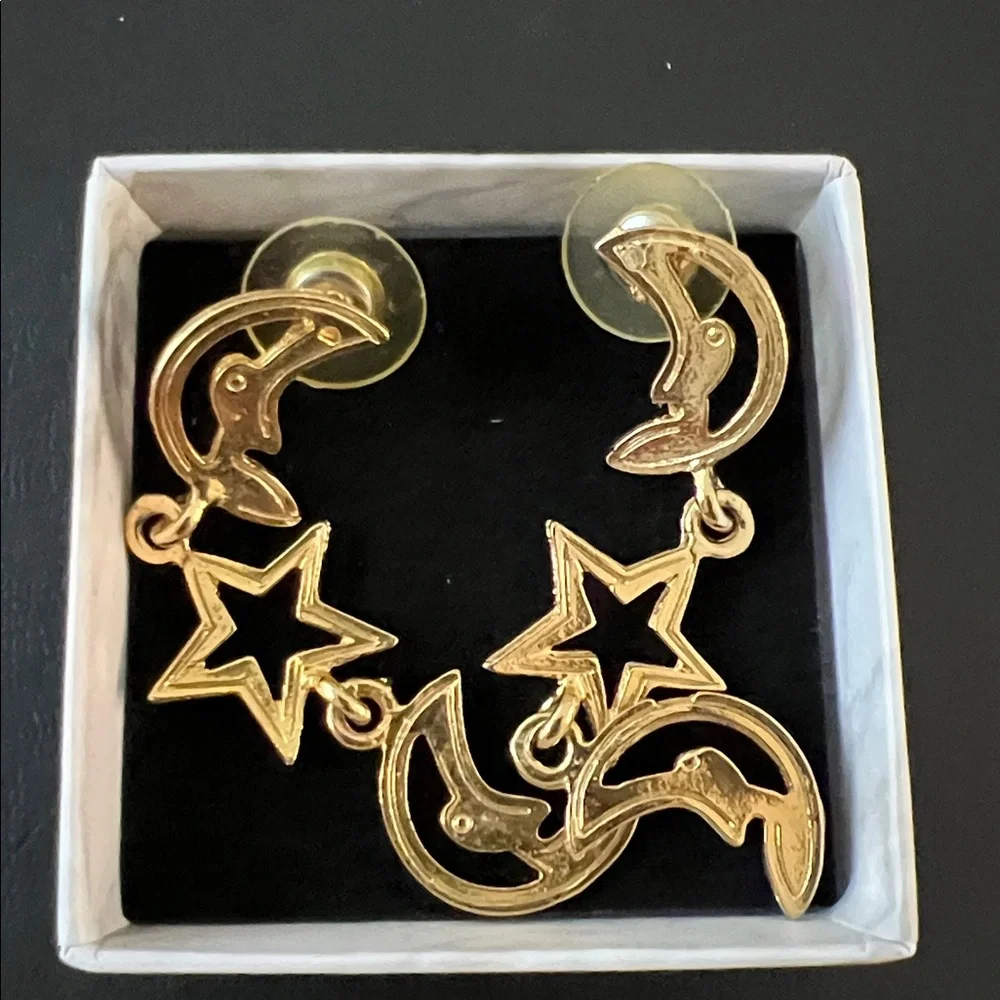 MOON and STARS NWOT GOLD TONE PIERCED 2” DANGLE EARRINGS IN GIFT BOX.